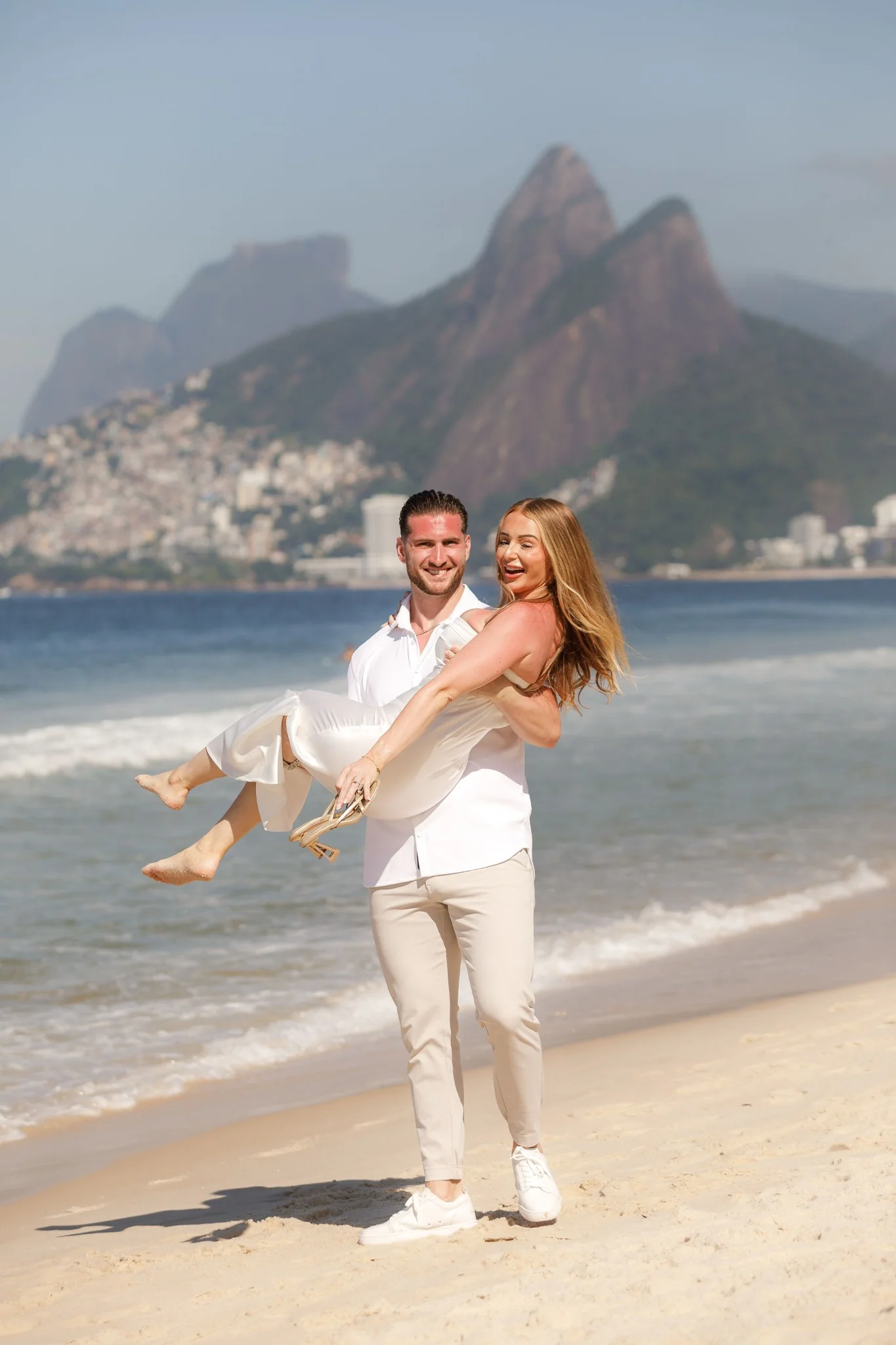 Chris lifts Kourtney on the beach at Arpoador in Rio de Janeiro.